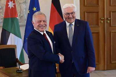 Abdullah II. bin al-Hussein und Frank-Walter Steinmeier beim Empfang des K?nigs von Jordanien zu einem gemeinsamen Gespr-stock-foto