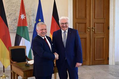 Abdullah II. bin al-Hussein und Frank-Walter Steinmeier beim Empfang des K?nigs von Jordanien zu einem gemeinsamen Gespr-stock-foto