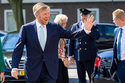 King visits winner of Appeltje van Oranje Al Amal, UTRECHT, The Netherlands-stock-foto