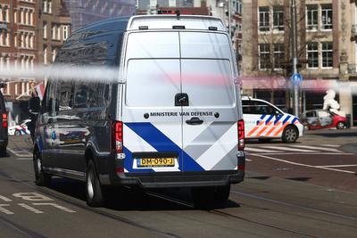 Auto brennt am Dam Platz in Amsterdam-stock-foto