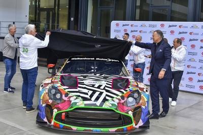 Wolfram Maria Kons RTL Fernsehmoderator Anna Fleischhauer Sportmoderatorin Andreas von Thien TV Moderator Heiko Wasser RTL Formel 1 Experte Moderator Henry Walkenhorst NTV Sport Lutz Leif Linden Avd Praesident Alessa Luisa Naujoks NTV Sport Moderatorin bei der praesentation des Charity Cars Aston Martin GT3 mit ca 30.000 Unterschriften.Fuer je 30,00 Euro pro Unterschift pro Spender zu gunsten der RTL Charity Stiftung - Wir helfen Kindern bei RTL Deutschland am 03.04.2025 in Koeln NRW Deutschland *** Wolfram Maria Kons RTL TV presenter Anna Fleischhauer Sports presenter Andreas von Thien TV presenter Heiko Wasser RTL Formula 1 expert Presenter Henry Walkenhorst NTV Sport Lutz Leif Linden Avd President Alessa Luisa Naujoks NTV Sport pres-stock-foto