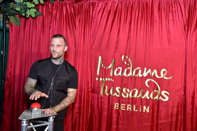 Kontra K, Wachsfigur bei Madame TussaudsPeggy March, Frau Huggenberger und ichPremiere Ursli Pfister, Peggy March, Frau Huggenberger und ich-stock-foto