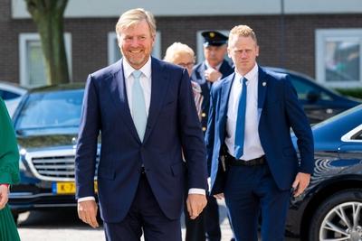 King visits winner of Appeltje van Oranje Al Amal, UTRECHT, The Netherlands-stock-foto