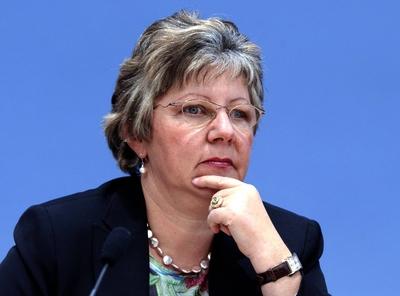 Bildnummer: 51004348  Datum: 19.03.2003  Copyright: imago/Hans-G?nther OedMarion Caspers-Merk (GER/SPD/Parlamentarische Staatssekret?rin im Bundesministerium f?r Gesundheit und soziale Sicherung) anl?sslich einer Pressekonferenz, Personen , Nachdenklichkeit; 2003, Politiker, Politikerin, Gesundheitspolitik, Drogenbeauftragter, Drogenbeauftragte, Staatssekret?r, Staatssekret?rin, Ministerium, Parteien; , quer, Kbdig, Einzelbild, close, Bundespolitik, Politik, Deutschland, Randbild, People Bundesdrogenbeauftragte-stock-foto