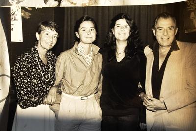 Irene Koss TV Ansagerin Sammy Drechsel Fussball Reporter mi Toechtern Muenchen 1990 Archiv Motiv Sammy Drechsel Fussball-stock-foto