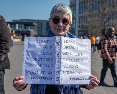 Authors Hand in Letter to META-stock-foto