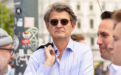 20220611 Regenbogenparade 2022 WIEN, OESTERREICH - 11. JUNI: Sprecher fuer Au?enpolitik und Forschung Helmut Brandstaet-stock-photo