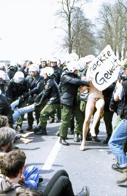 Gorleben/ Demo 25.04.1996/ Deutschland/ Niedersachsen/ Wendland/ bei Dannenberg/ in der Nähe des Verladekrans/ bei Splie-stock-foto