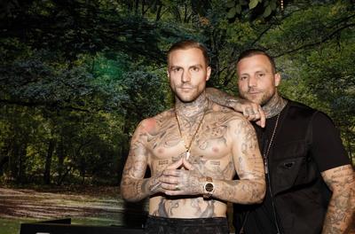 Rapper Kontra K (Maximilian Diehn, KOÐ˜TRA K) bei der Einweihung des neuen Themenbereich Berlin Vibes und seiner Wachsfi-stock-foto