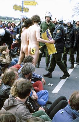 Gorleben/ Demo 25.04.1995/ Deutschland/ Niedersachsen/ Wendland/ bei Dannenberg/ am Castor Verladekran/ Demonstration/ S-stock-foto