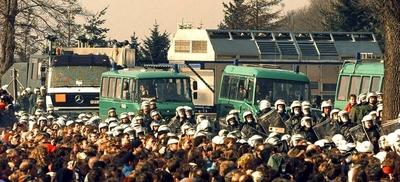 Gorleben, Gorleben - Symbol des Atomprotests, Mit jedem Kilometer, den sich der Castor-Zug dem Wendland n?hert, w?chst-stock-photo