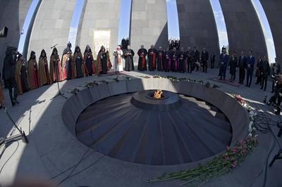 Bilder des Tages Papst Franziskus M hat am zweiten Tag seiner Armenien Reise der Opfer des Voelke-stock-photo