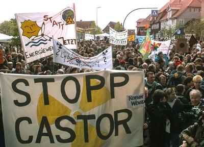 Gorleben, Gorleben - Symbol des Atomprotests, Mit jedem Kilometer, den sich der Castor-Zug dem Wendland n?hert, w?chst-stock-photo