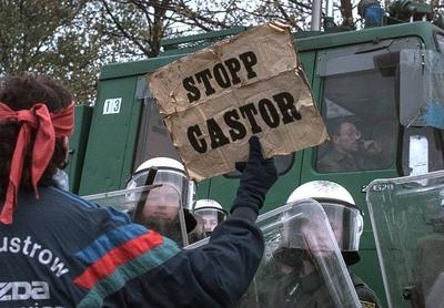 Gorleben, Gorleben - Symbol des Atomprotests, Mit jedem Kilometer, den sich der Castor-Zug dem Wendland n?hert, w?chst-stock-photo