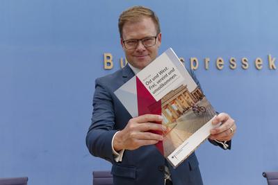 News Bilder des Tages Jahresbericht Stand deutsche Einheit 2024-09-25 Deutschland, Berlin Bundespressekonferenz: Carsten-stock-foto