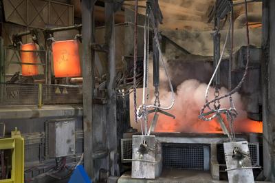 Aurubis AG, Kupferproduktion 20240318ad957 Aurubis AG Kupferproduzent Kupferh?tte Kupferwiederverwertung Kupferraffinati-stock-foto