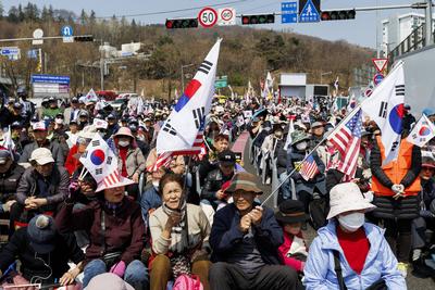 South Korea's Constitutional Court Takes Off President of Yoon Suk Yeol-stock-foto