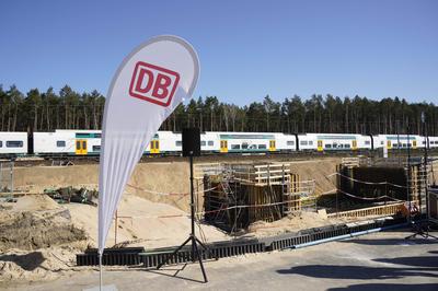 Baustelle Bahnhof Fangschleuse-stock-foto
