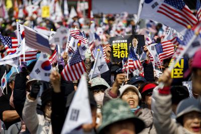 South Korea's Constitutional Court Takes Off President of Yoon Suk Yeol-stock-foto