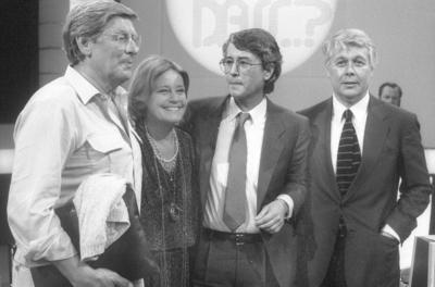 Bildnummer: 56661555  Datum: 03.09.1983  Copyright: imago/teutopressG. Pfitzmann, Maria Schell, Frank Elstner, Peter Weck (v.li.) 09/83 - v.li.: G?nter Pfitzmann, Maria Schell, Frank Elstner und Peter Weck (v.li.) am 3. September 1983 in Wetten, dass..? (ZDF) in Berlin TV Fernsehen Fernsehshow Show Kulisse Moderator Moderation Mann M?nner Schauspieler Schauspielerin Frau G?ste host presenter actor actors actress quer halb stehend l?chelnd sw People x0x xsk 1983 quer  56661555 Date 03 09 1983 Copyright Imago teutopress G Pfitzmann Mary Schell Frank Elstner Peter Weck V left 09 83 V left G?nter Pfitzmann Mary Schell Frank Elstner and Peter Weck V left at 3 September 1983 in Bets that ZDF in Berlin TV Television TV Show Backdrop presenter Moderation Man Men Actor Actress Woman Guests Host Presenter Actor Actors actress horizontal half standing smiling black and white Celebrities x0x xSK 1983 horizontal-stock-foto