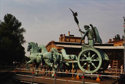 Berlin GER, 20240101, Aufnahme Berlin, ca. 1990, Stadtansicht, Brandenbuger Tor, Renovierung der Quadriga *** Berlin GER-stock-photo