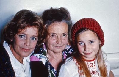 Maria Schell Die Schauspielerin Maria Schell mit ihrer Mutter Margarethe und Tochter Marie Theres Re-stock-foto