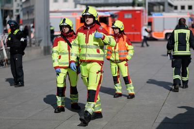 Gro??bung f?r Rettungskr?fte: S-Bahn-Entgleisung am Potsdame, Am Potsdamer Platz wurde eine realit?tsnahe Katastrophen?b-stock-foto
