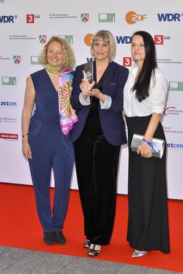 Steffi Niederzoll mit Begleitung Sieben Winter in Teheran Preistraegerin zu Gast bei der Verleihung des 61.Grimme Preis am 04.04.2025 in Marl NRW Deutschland *** Steffi Niederzoll accompanied by Seven Winters in Tehran Award winner as a guest at the 61 Grimme Award ceremony on 04 04 2025 in Marl NRW Germany-stock-foto