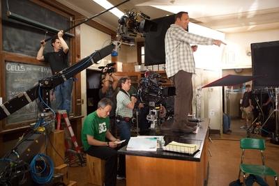 Kevin James Producer Todd Garner sitting and crew on the set of Columbia Pictures HERE COMES THE-stock-foto