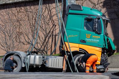Verkehrsunfall auf der B27 in Retzbach/Zellingen-stock-foto