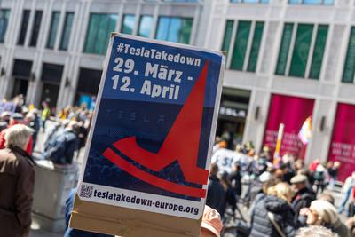 Demonstration gegen Tesla in Berlin-stock-foto