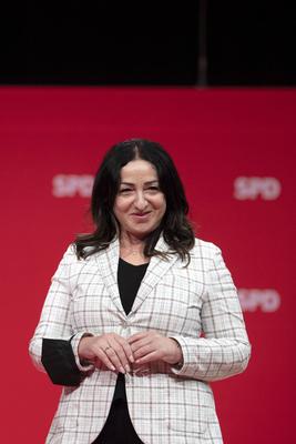 Dilek Kalayci, Parteitag SPD Berlin Karsten Voigt Karsten Voigt, Parteitag SPD Berlin DEU, Deutschland, Germany, Berlin,-stock-foto