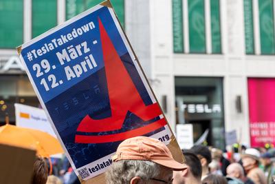 Demonstration gegen Tesla in Berlin-stock-foto