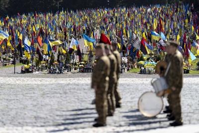 Burial site for fallen Ukrainian soldiers-stock-foto