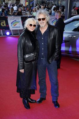 Wolfgang Niedecken mit Ehefrau Tina Golemiewski-stock-foto