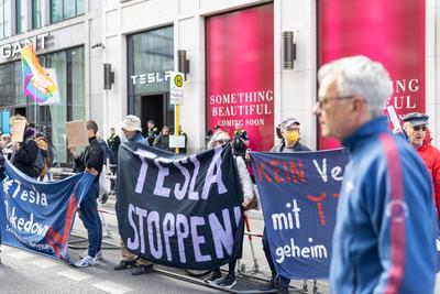 Demonstration gegen Tesla in Berlin-stock-foto
