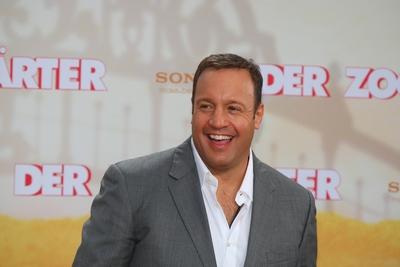 Bildnummer: 55526285  Datum: 20.06.2011  Copyright: imago/Raimund M?llerKevin James auf der Europa- Filmpremiere DER ZOOW?RTER im CineStar, Sony- Center, Potsdamer Platz, Berlin- Mitte, 20.06.2011. Entertainment People Film Filmpremiere Portr?t x0x xkg 2011 quer Bildnummer 55526285 Date 20 06 2011 Copyright Imago Raimund Mueller Kevin James on the Europe Film premiere the Zoow?rter in Cine Star Sony Center Potsdam square Berlin centre 20 06 2011 Entertainment Celebrities Film Film premiere Portrait x0x xkg 2011 horizontal-stock-photo