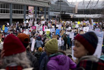 Mass Protest in Alaska Against Trump and Musk's Policies-stock-foto