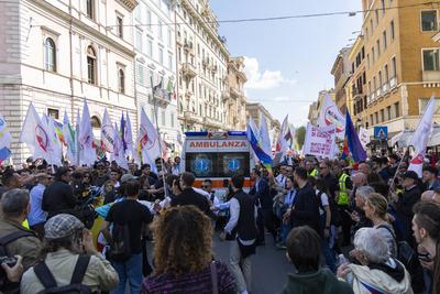 Protest against rearmament in Europe in Italy-stock-foto