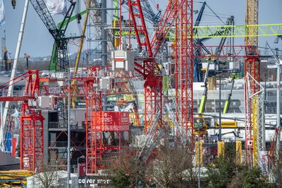 bauma 2025, Blick vom Riemer Park auf das Freigel?nde mit unz?hligen Kr?nen, weltweit gr??te Baumaschinenmesse, M?nchen, 5. April 2025-stock-photo