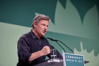 1. Ordentlicher L?nderrat 2025 ?  Robert Habeck-stock-foto