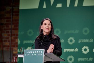 1. Ordentlicher L?nderrat 2025 ? Annalena Baerbock-stock-foto