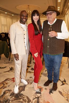 GIRLBOSSES .comtogether No.9, Ex-Fussballer Hans Sarpei mit Agenturchefin Tessa Saueressig und Kunsth?ndler Helge Acheba-stock-foto
