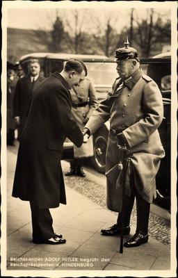 Reichskanzler Adolf Hitler, Reichspr?sident Paul von Hindenburg, Begr??ung, Photo Hoffmann 379 *** Reich Chancellor Adol-stock-foto