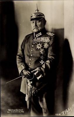 Generalfeldmarschall und Reichspr?sident Paul von Hindenburg Uniform AUFNAHMEDATUM GESCH?TZT-stock-photo