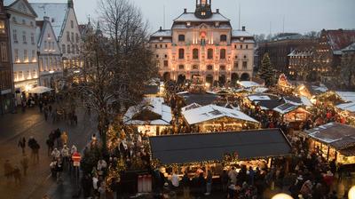 Europa, Deutschland, Metropolregion Hamburg, L?neburg, Rathaus von 1230, Weihnachtsmarkt, abends McPKST McP_WALGFC_8655-stock-foto