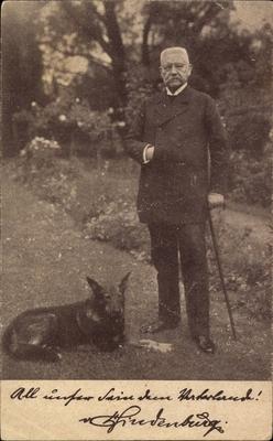 Generalfeldmarschall Paul von Hindenburg Ostern 1925 Sch?ferhund AUFNAHMEDATUM GESCH?TZT-stock-photo