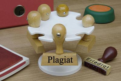 Stempel und Plagiat Stempel und Plagiat, 04.07.2021, Borkwalde, Brandenburg, An einem Stempelhalter h?ngt ein Stempel m-stock-foto