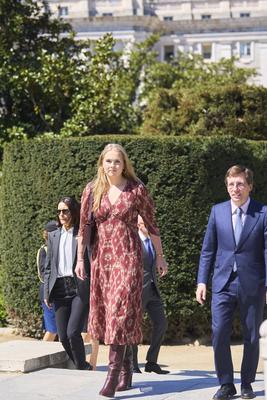 Catharina-Amalia, Princess of Orange attends the inauguration of her tulip garden for Madrid-stock-foto