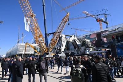 BAUMA  2025 -weltgroesste Messe fuer Baumaschinen vom 7.-13.April 2025-stock-foto